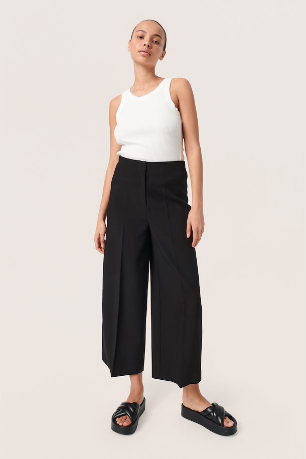 Softline Crop Pants - Black